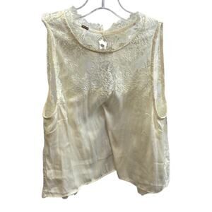 Free People / Cropped Split Back Lace Top / sz s